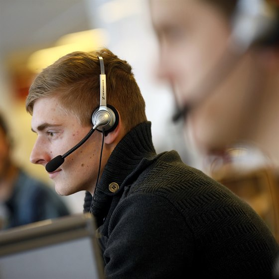 Medarbejder med telefon-headset
