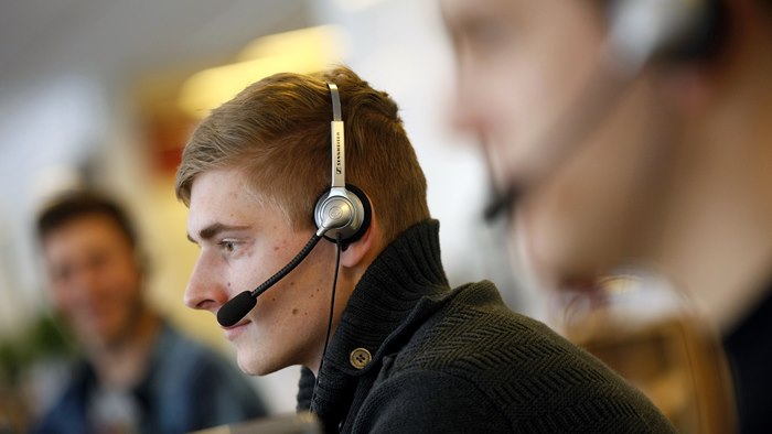 Medarbejder med telefon-headset