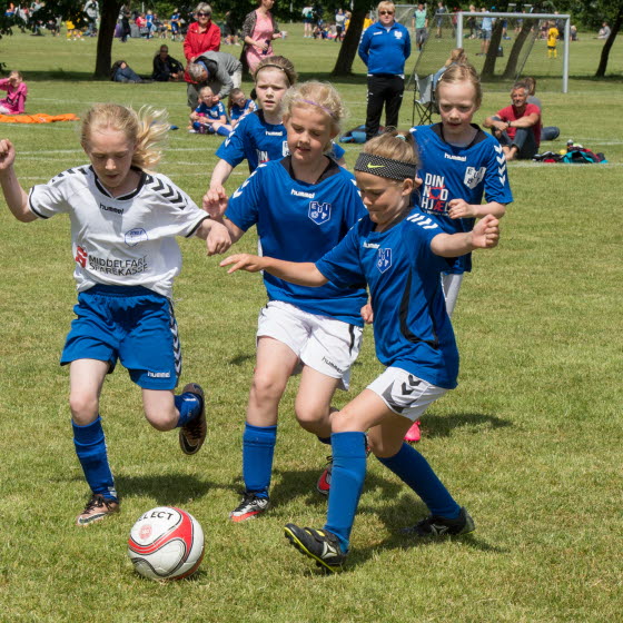 Strib IF fodboldpiger i kamp