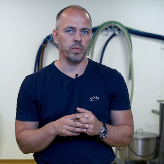 Mand fortæller om smøremidler