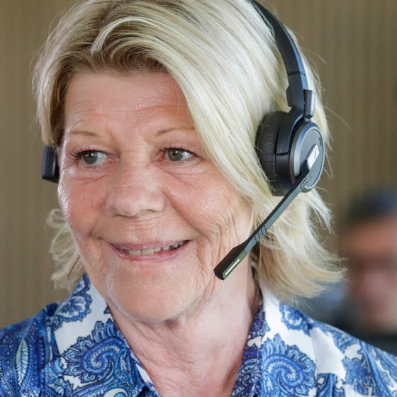 kvinde-med-headset