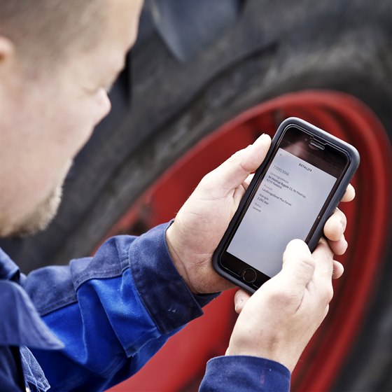 Landmand Bo Kaczmarek genbestiller på app