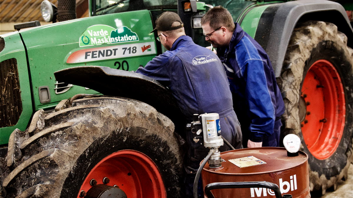 Varde Maskinstation får leveret smøremidler fra OK