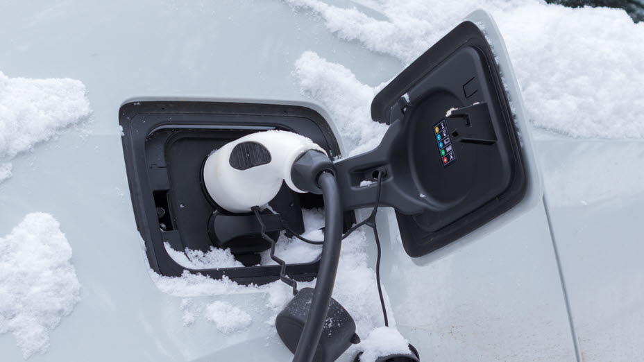 Elbil ladestik lader i snevejr