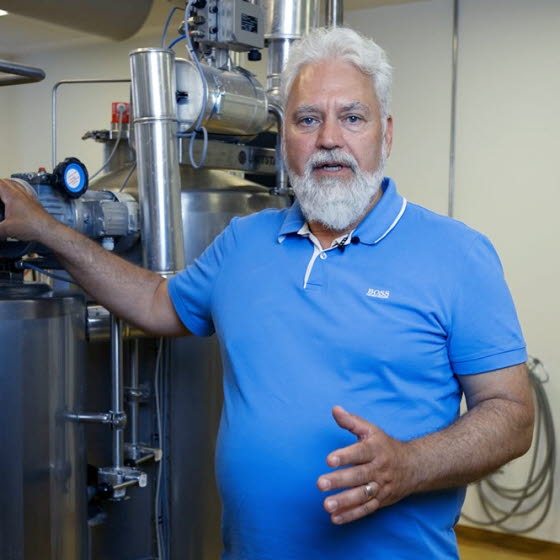 Mand fortæller om smøremidler