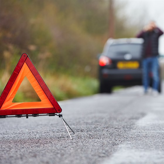 Husk advarselstrekanten i bilen