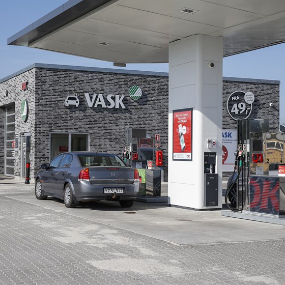 Tank og vask bilen hos OK