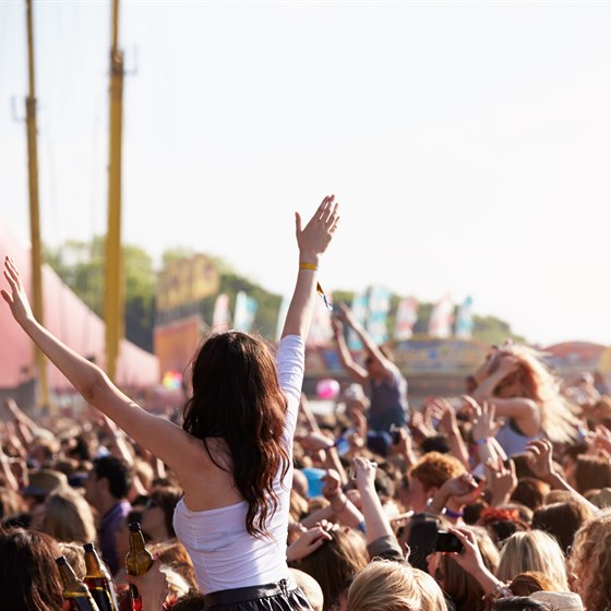 Nyd stemningen på festival når du har styr på forsikringen