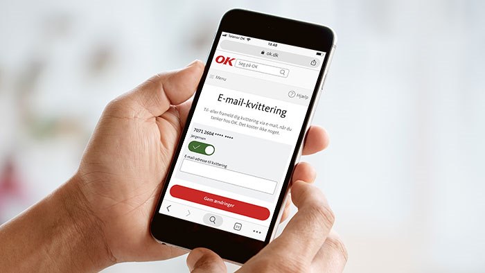 Mobiltelefon med visning af hvordan man tilmelder e-mail-kvittering på selvbetjeningen Min OK