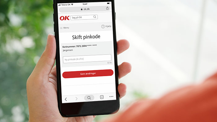 Mobiltelefon med visning af at du selv kan skifte din pinkode på selvbetjeningen Min OK