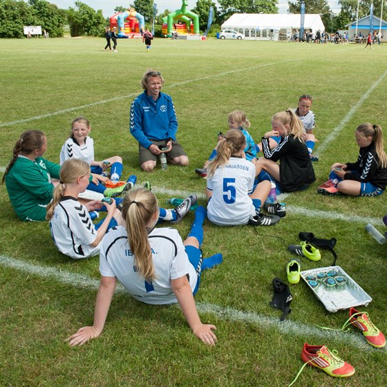 Strib IF fodboldpiger i kamp